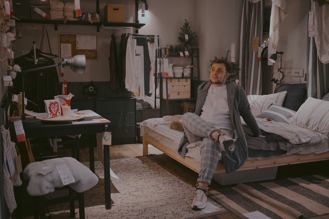 How to Film Outfit Videos at Home Without a Studio