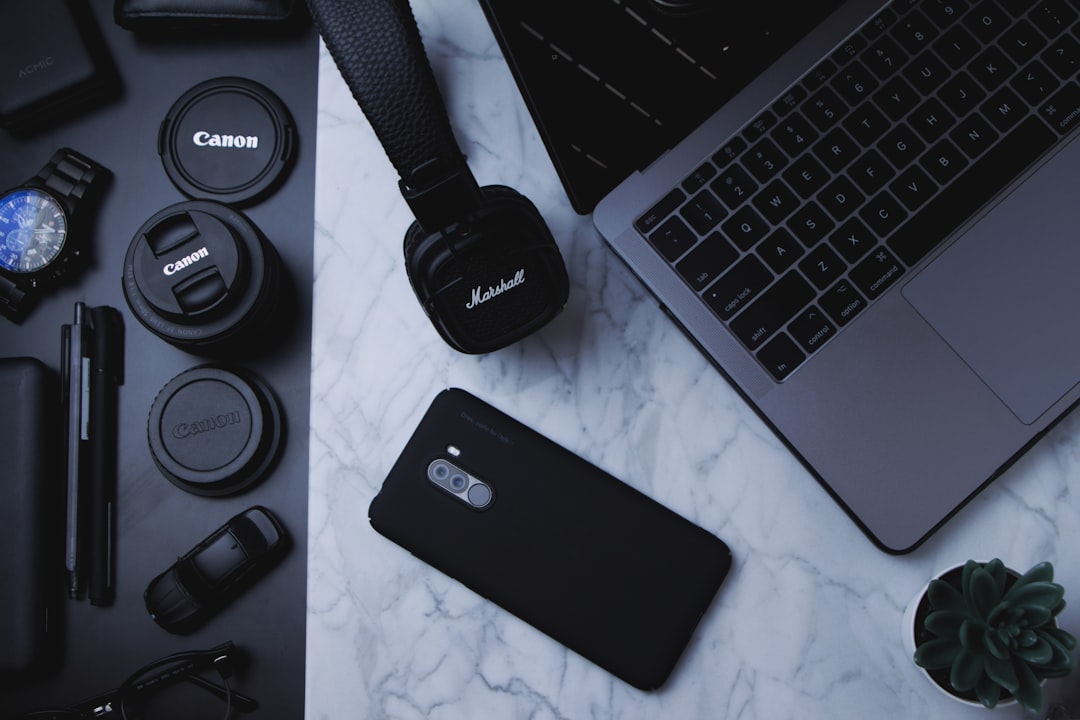 black Android smartphone close-up photography